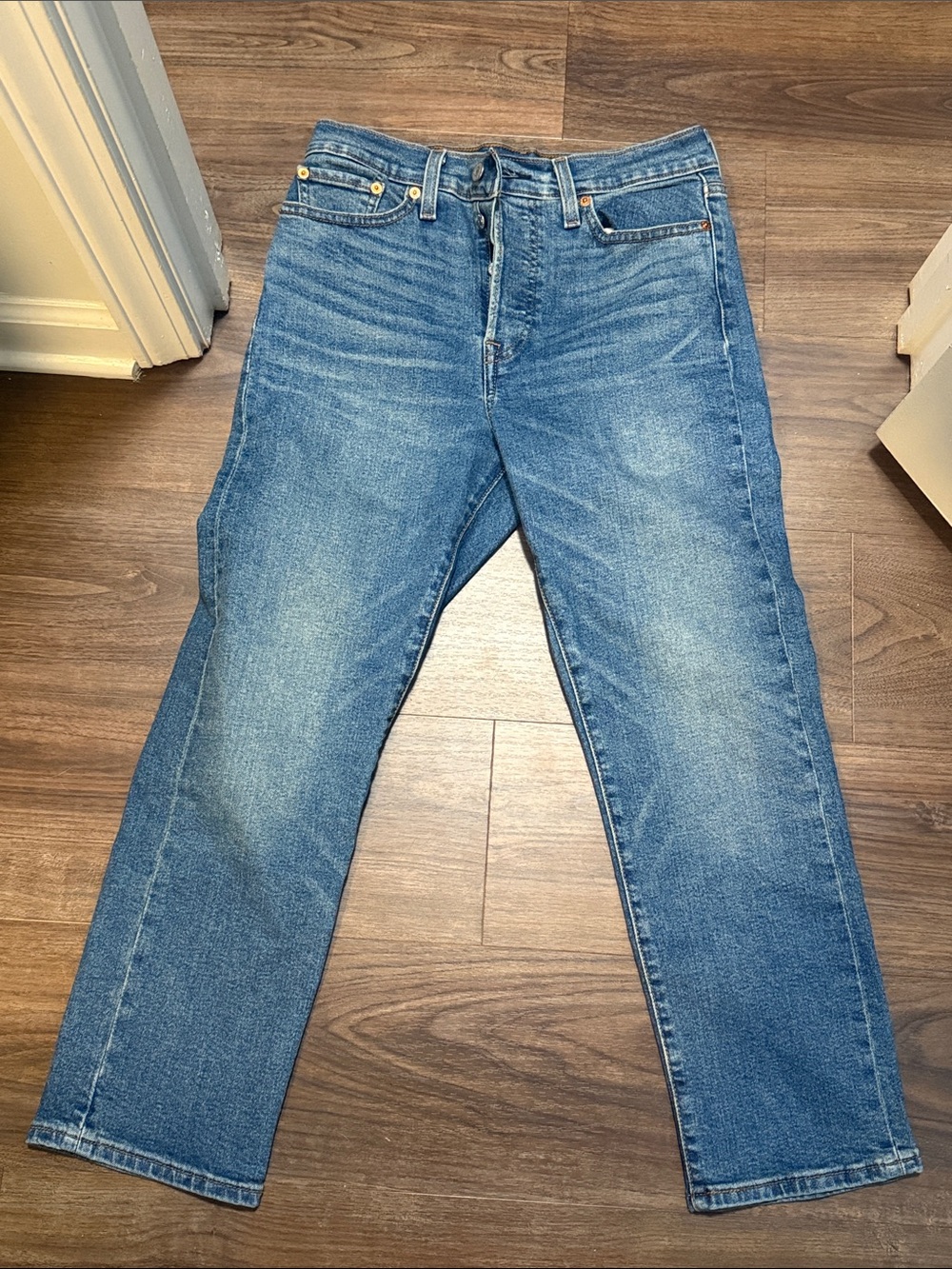 Levi's Women's Straight Leg Jeans in Medium Blue